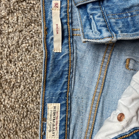 Levi Wedgie Straight Leg Jeans - Picture 2 of 6